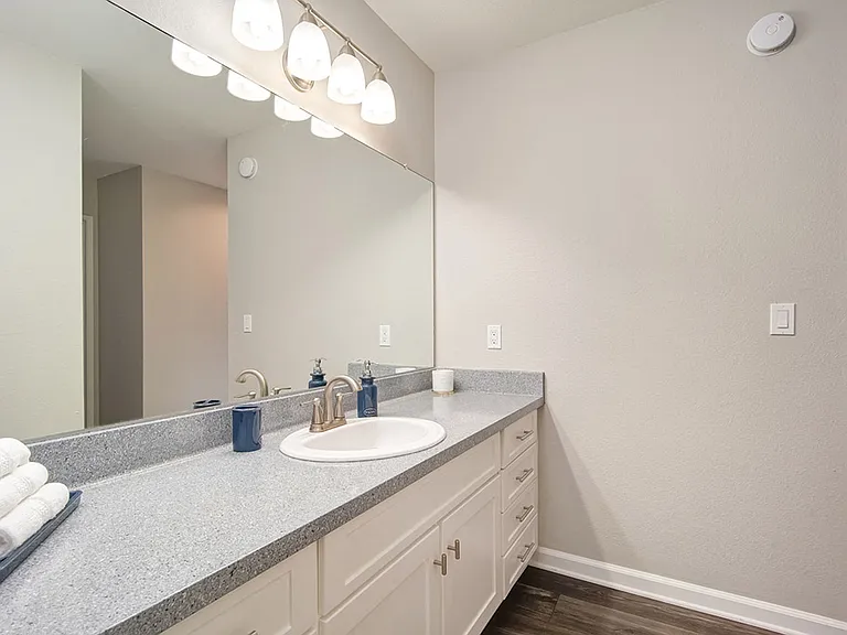 St. Charles Oaks Apartments — Photo 6