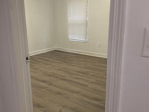4th image of 636 Palm Beach St