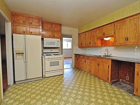 4th image of 916 Arlington Ct