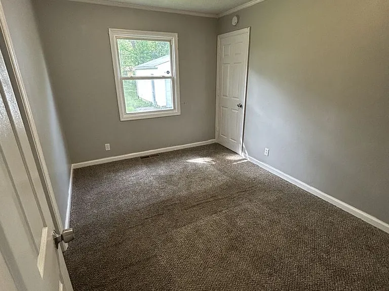121 Saint Dorothy Dr — Photo 8