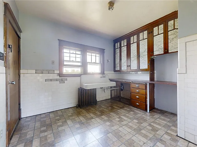425 Johnson St — Photo 7