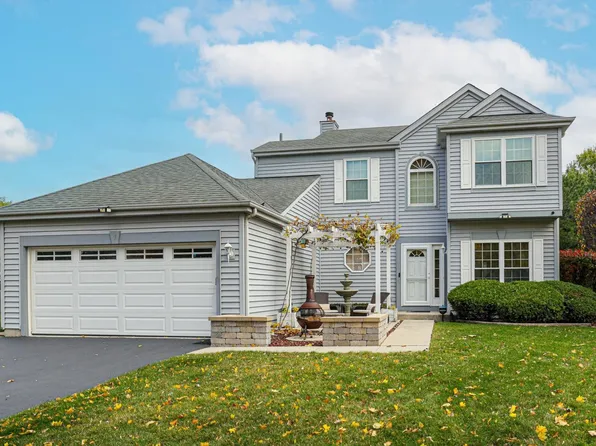 7 Michael Ct, Lake In The Hills, IL 60156