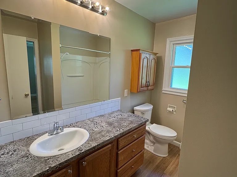 410 E Lincoln St — Photo 4