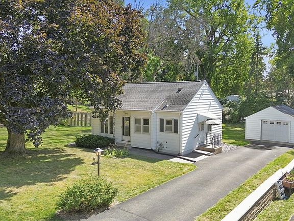 4th image of 590 Valley Ln