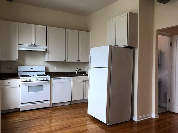 3rd image of 1029 Lake St APT F