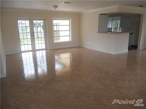 5th image of 122 NW 205th Ter