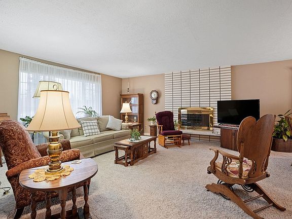 3rd image of 3912 S Sundown Dr