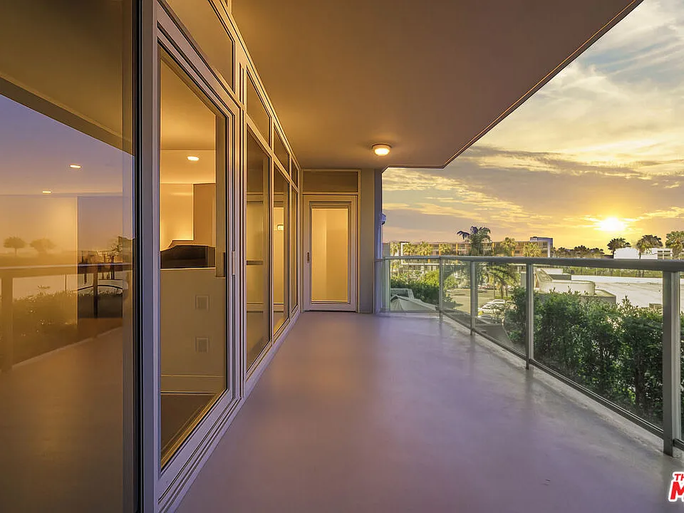 13600 Marina Pointe Dr #407