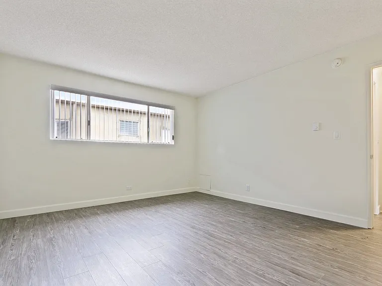 3749 McLaughlin Ave. — Photo 29