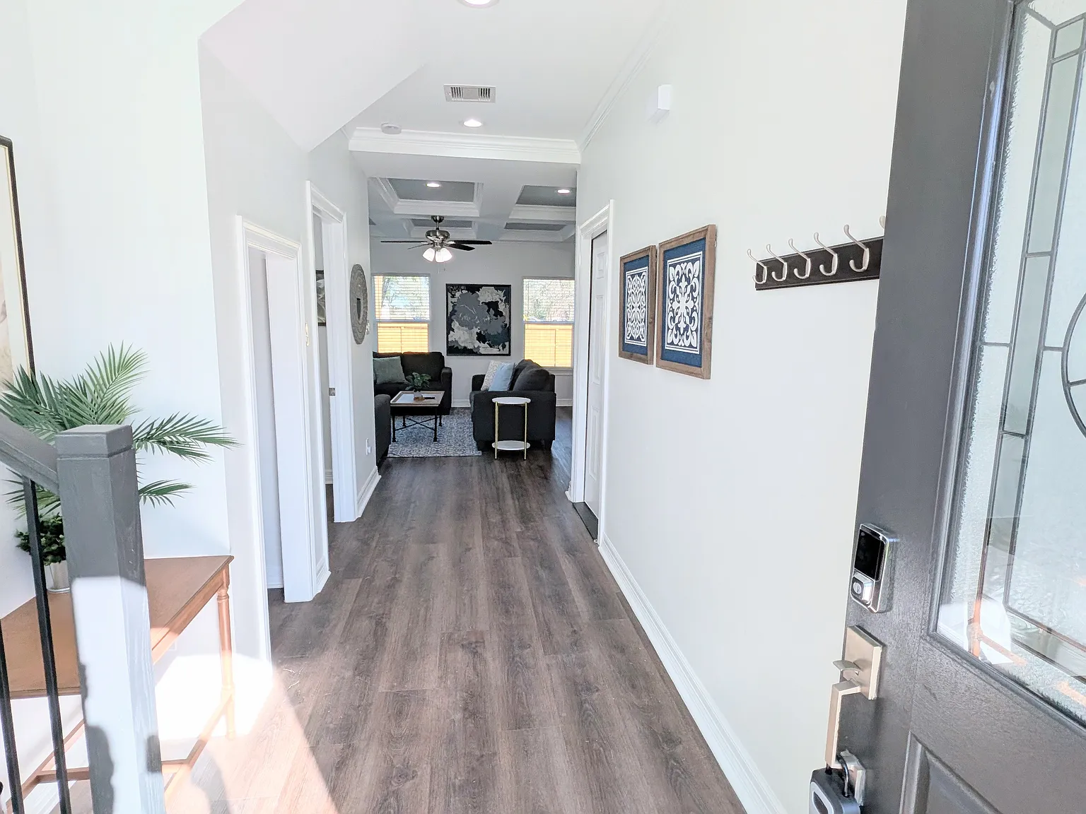 3 bed, 2.5 bath, 1700 sqft, $3,895 — Photo 2