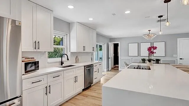 722 SW 28th Ave — Photo 6