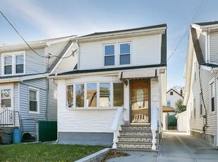9056 208th St, Queens Village, NY 11428