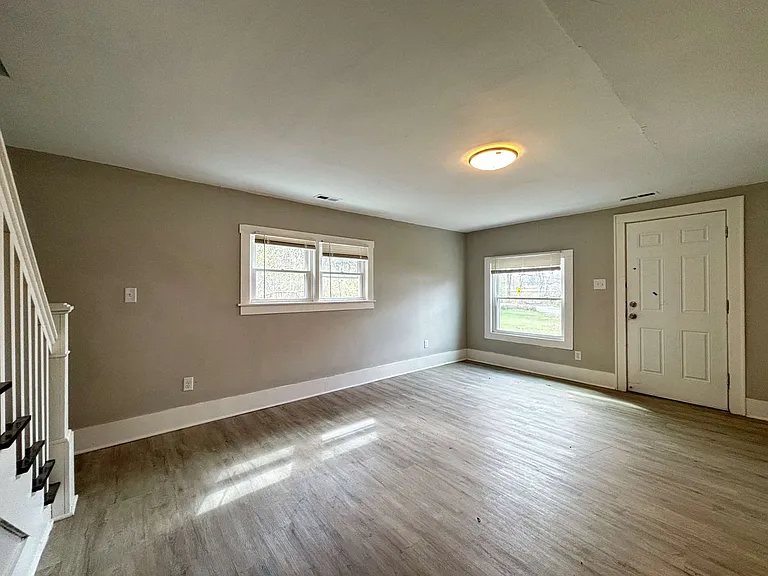 30-32 Lagonda Ave — Photo 48