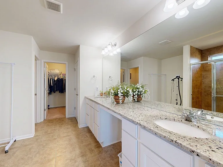 2901 Dillon Dr — Photo 12