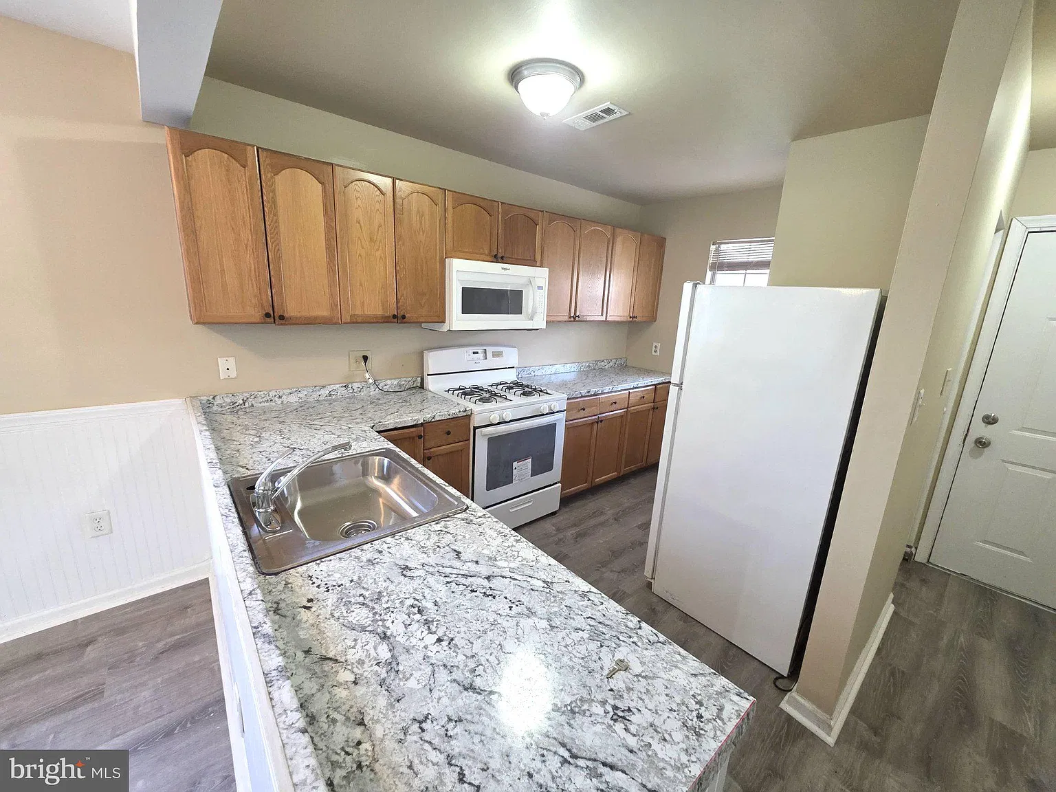 3 bed, 1.5 bath, 1150 sqft, $1,975 — Photo 4
