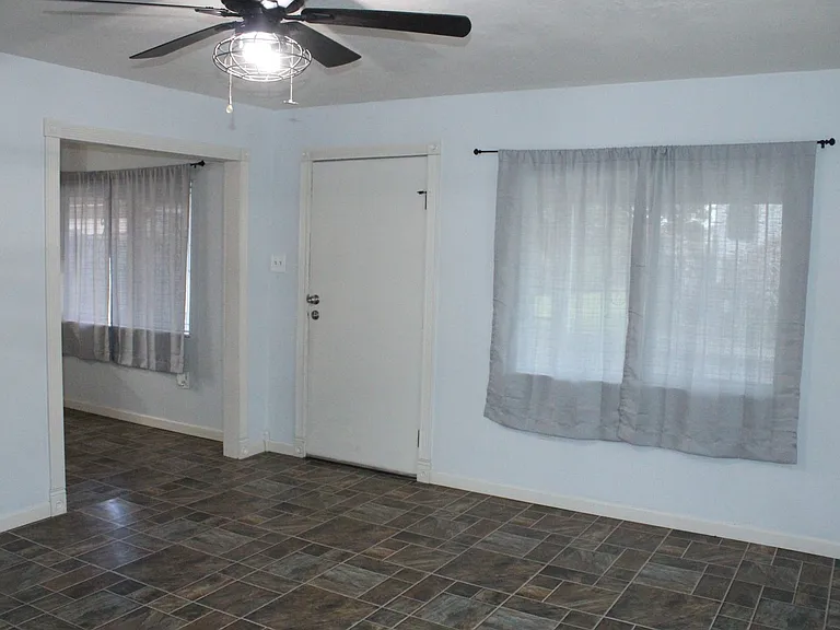 135 Poinsettia Ave — Photo 7