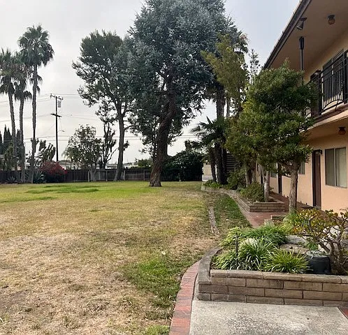 3 bed, 800 sqft, $2,650 — Photo 1