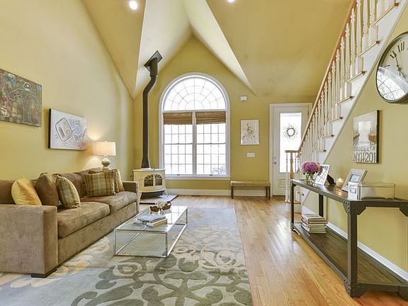4th image of 77 Cedar Dr