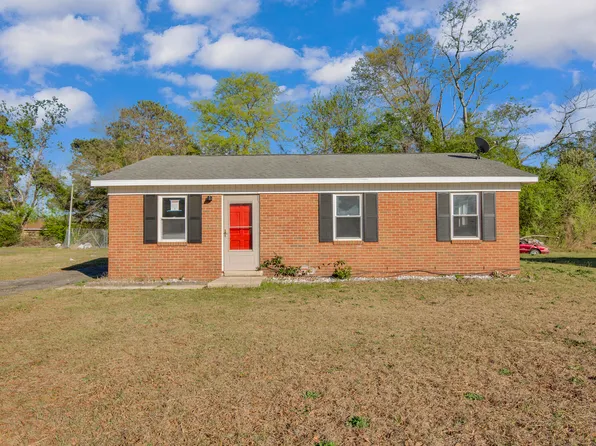 6521 Amanda Cir, Fayetteville, NC 28304