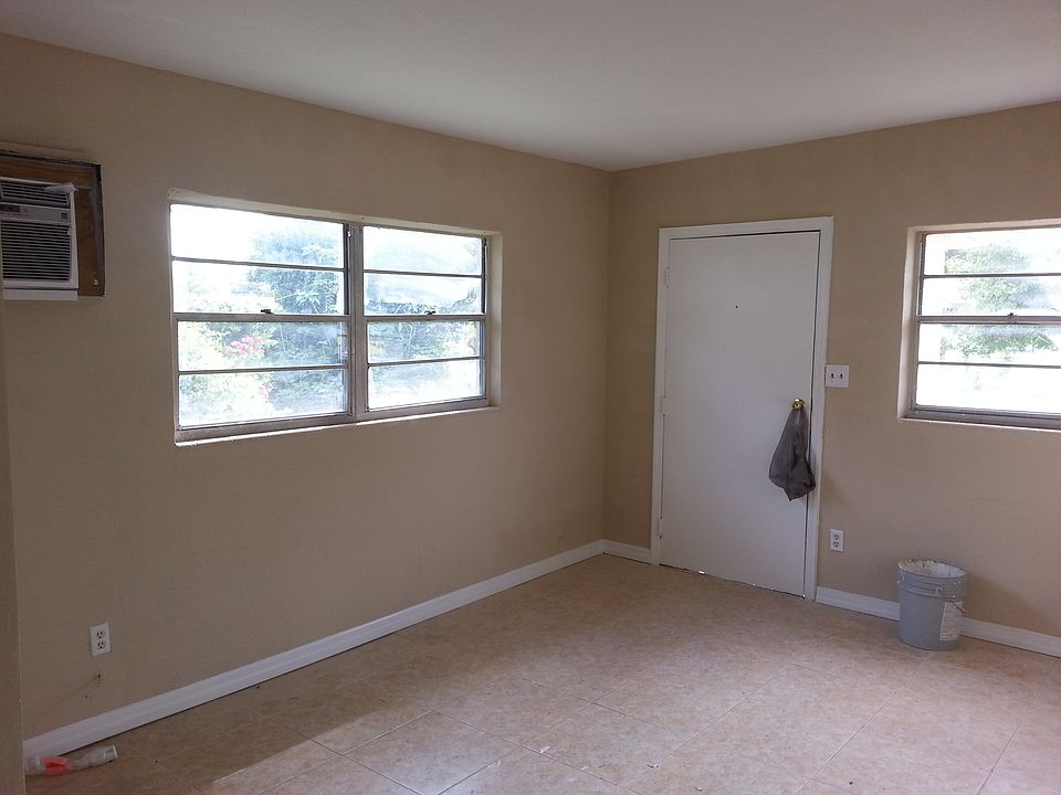 1st image of 4067 Minoso St