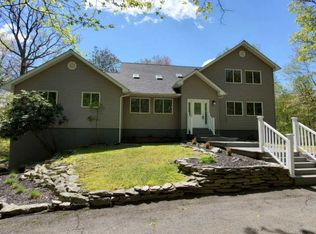110 Apache Dr E, Milford, PA 18337