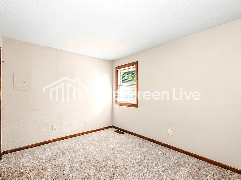521 Stevenson Rd — Photo 10