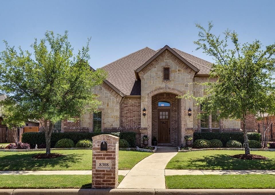 1st image of 8308 Oak Knoll Dr
