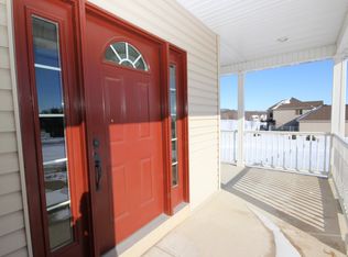 8766 Overlook Dr, Roscoe, IL 61073