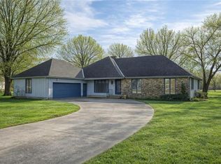 603 Lakeside Ct, Girard, KS 66743