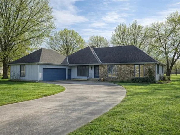 603 Lakeside Ct, Girard, KS 66743