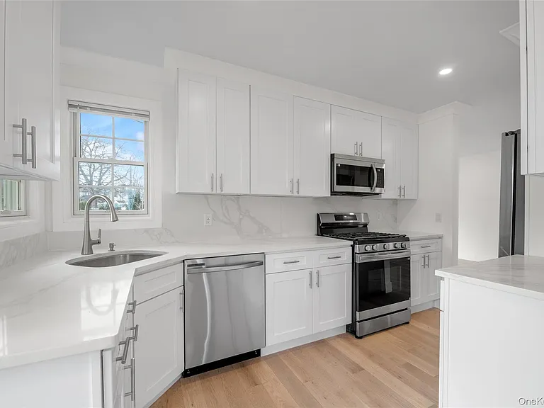 1 Manhasset Ave #B — Photo 14