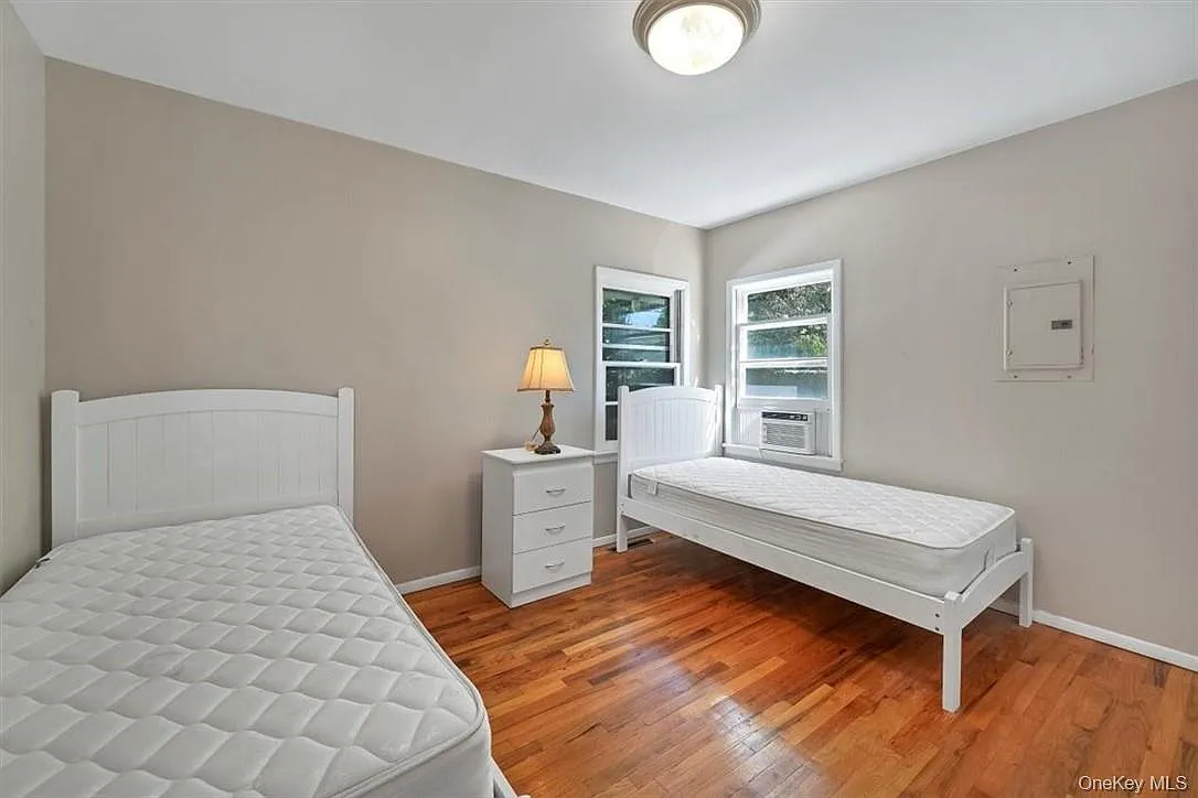3 bed, 1.0 bath, 952 sqft, $2,000 — Photo 4