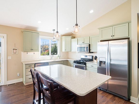 4th image of 12900 Sweetbriar Dr