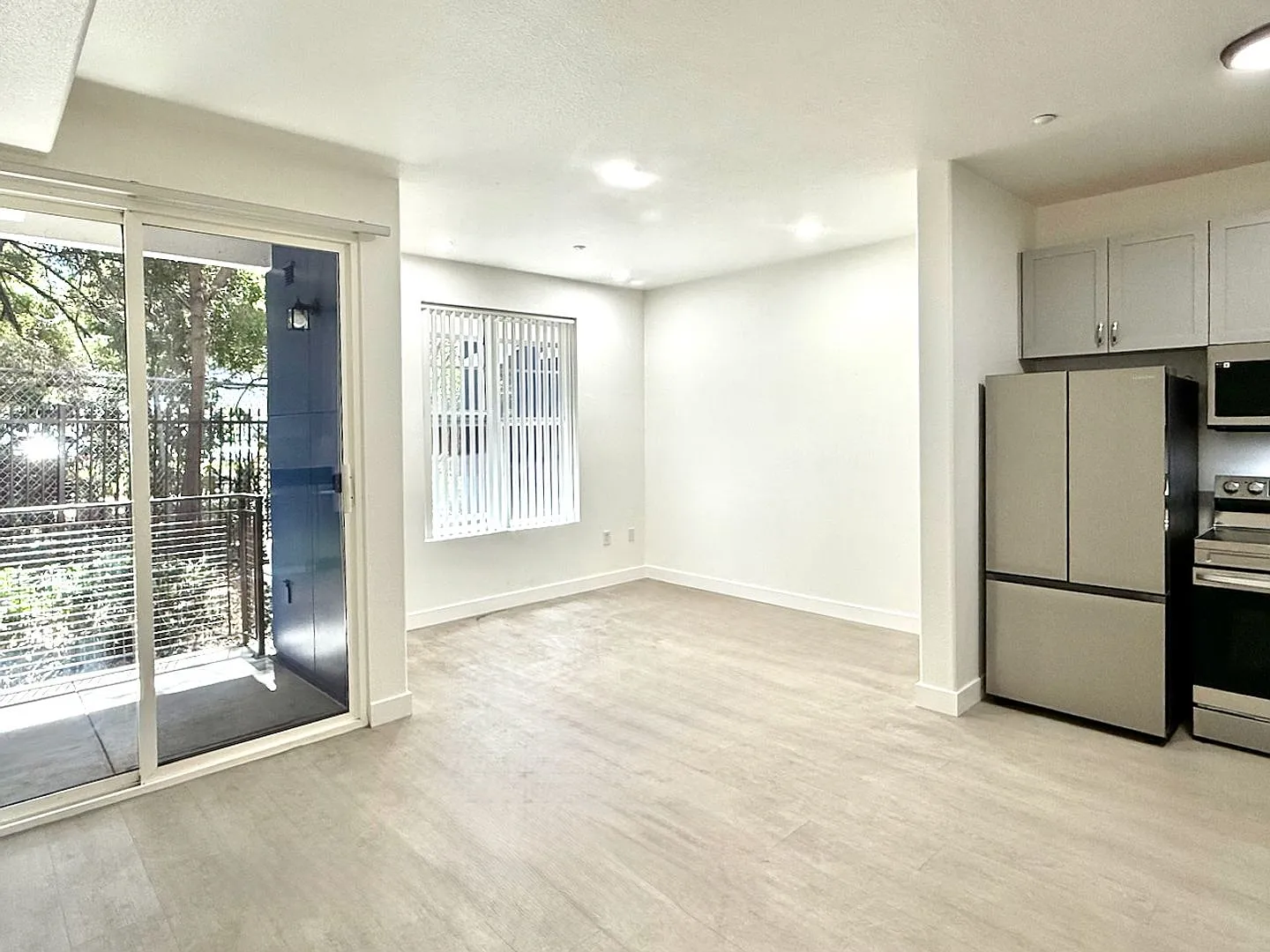 Beautifully Updated 1 Bedroom at Andante — Photo 2