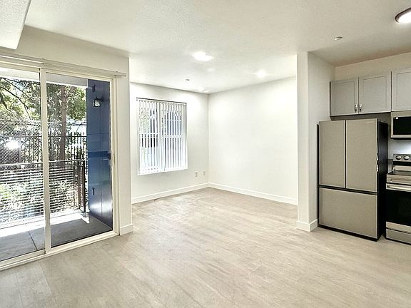 2nd image of 1121 40th St APT 4105