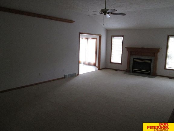 3rd image of 812 Heatherwood St