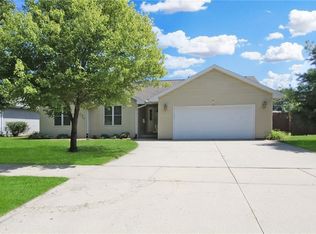 1208 S 17th St, Mattoon, IL 61938