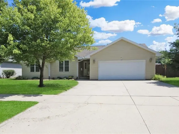 1208 S 17th St, Mattoon, IL 61938