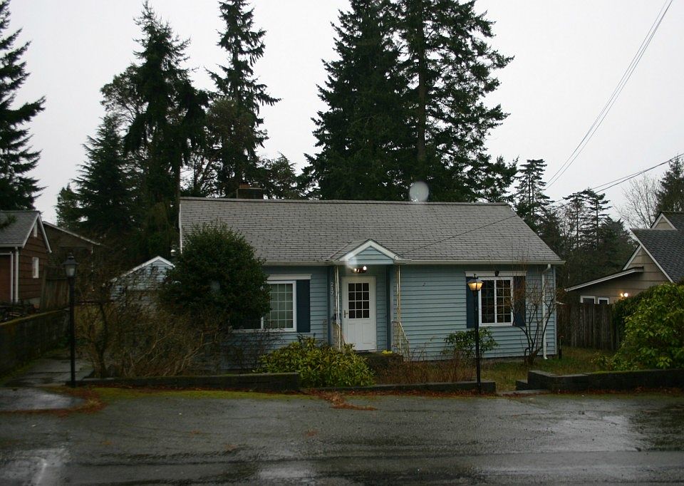 2nd image of 217 SW 142nd St
