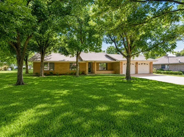 2707 North Dr, Taylor, TX 76574
