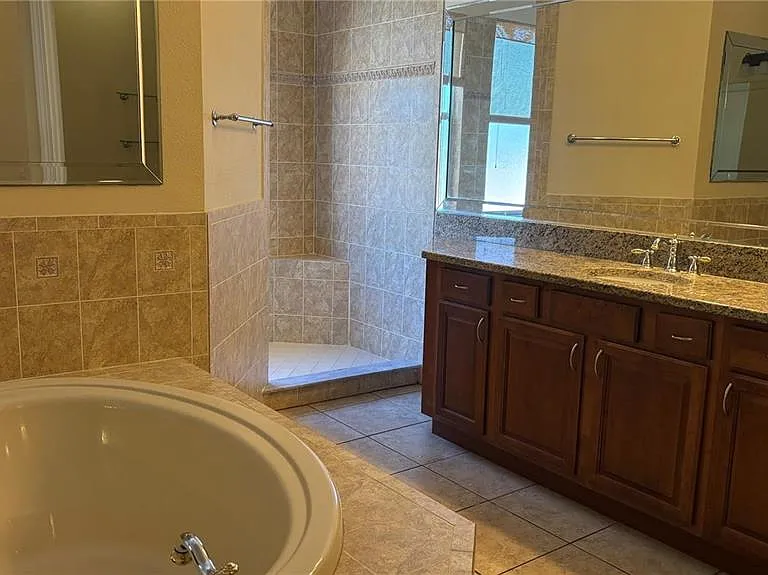 10547 Martinique Isle Dr — Photo 17