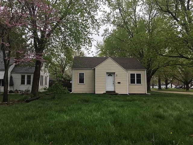 805 E Sangamon Ave photo 1