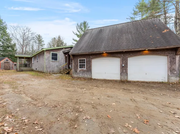 10 Lawrence Drive, Norridgewock, ME 04957
