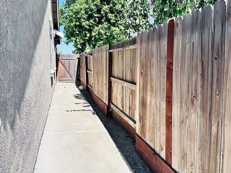 1241 Taburno Ave — Photo 20