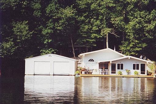 1st image of 123 Waller Ln