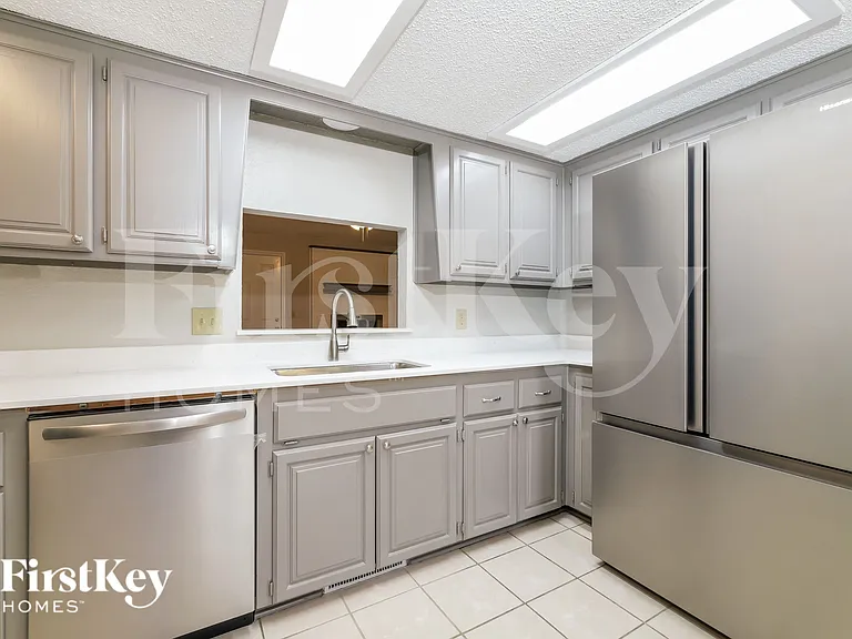 1008 Sennybridge Dr — Photo 7