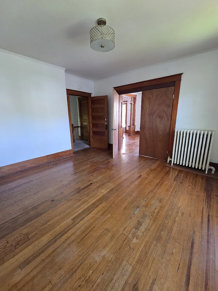 3 bed, 1000 sqft, $1,700 — Photo 3