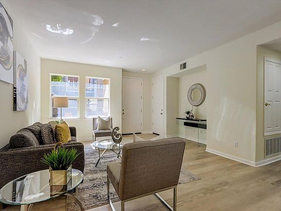 3rd image of 562 Altino Blvd