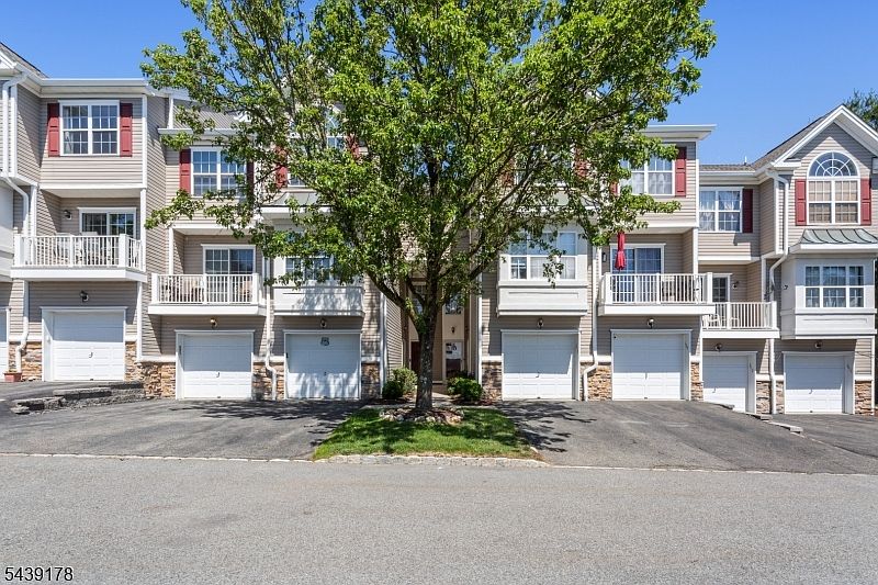 1st image of 169 Vista Ter