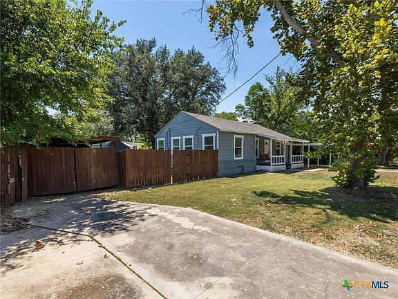 3rd image of 113 Circle Dr